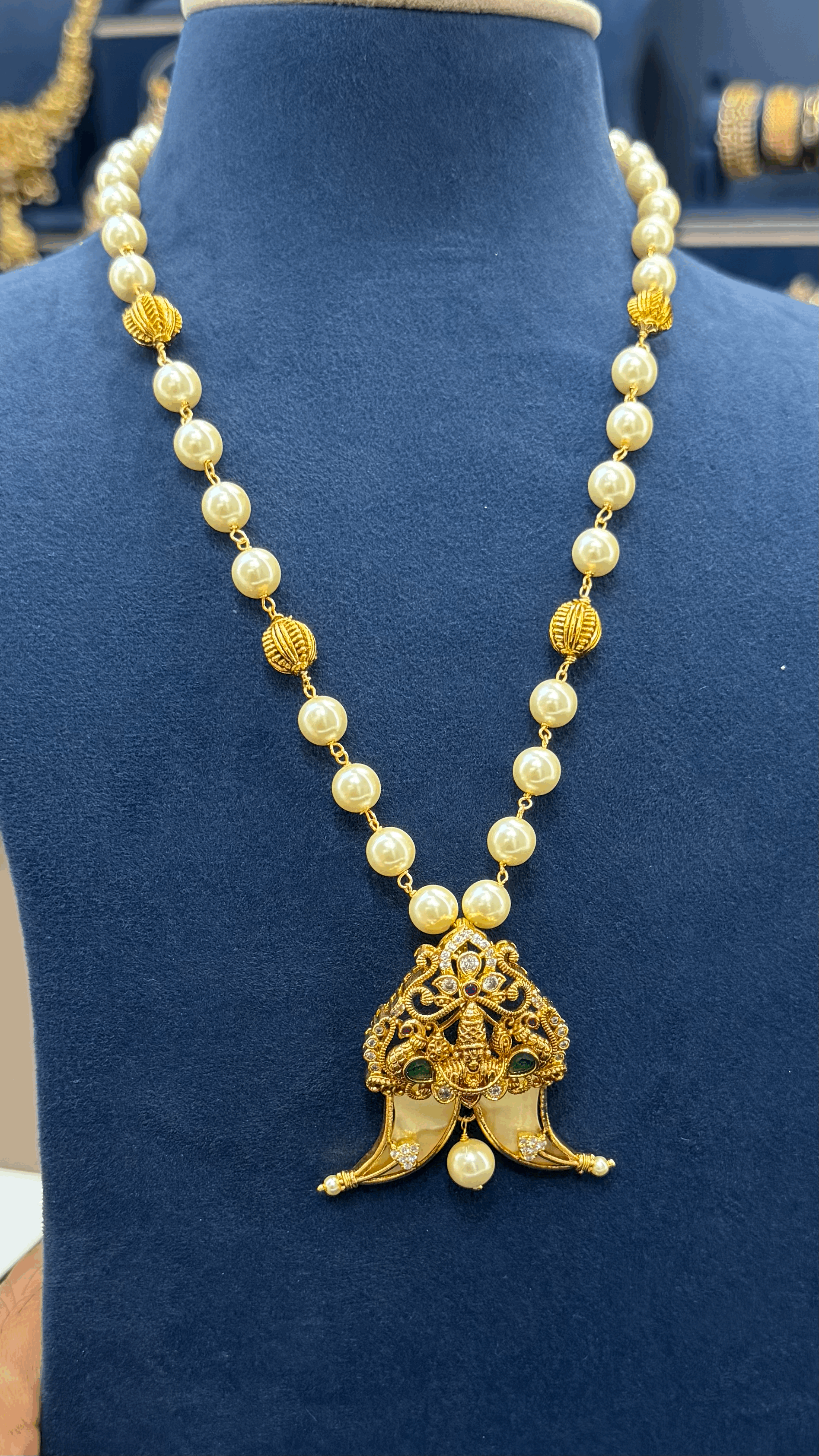 Beads Chain With Puligoru Locket