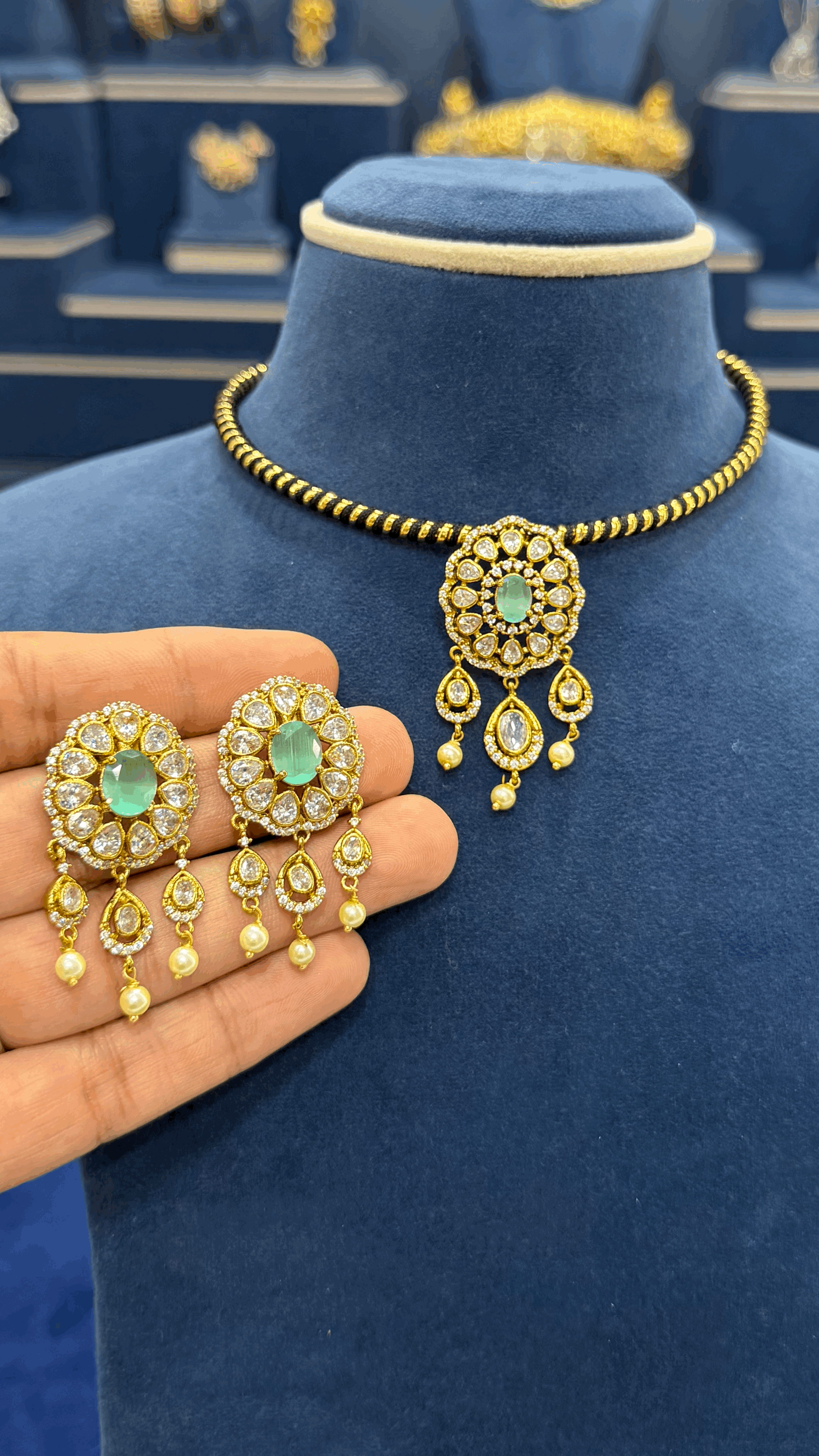 Flexible Hasli Neckset