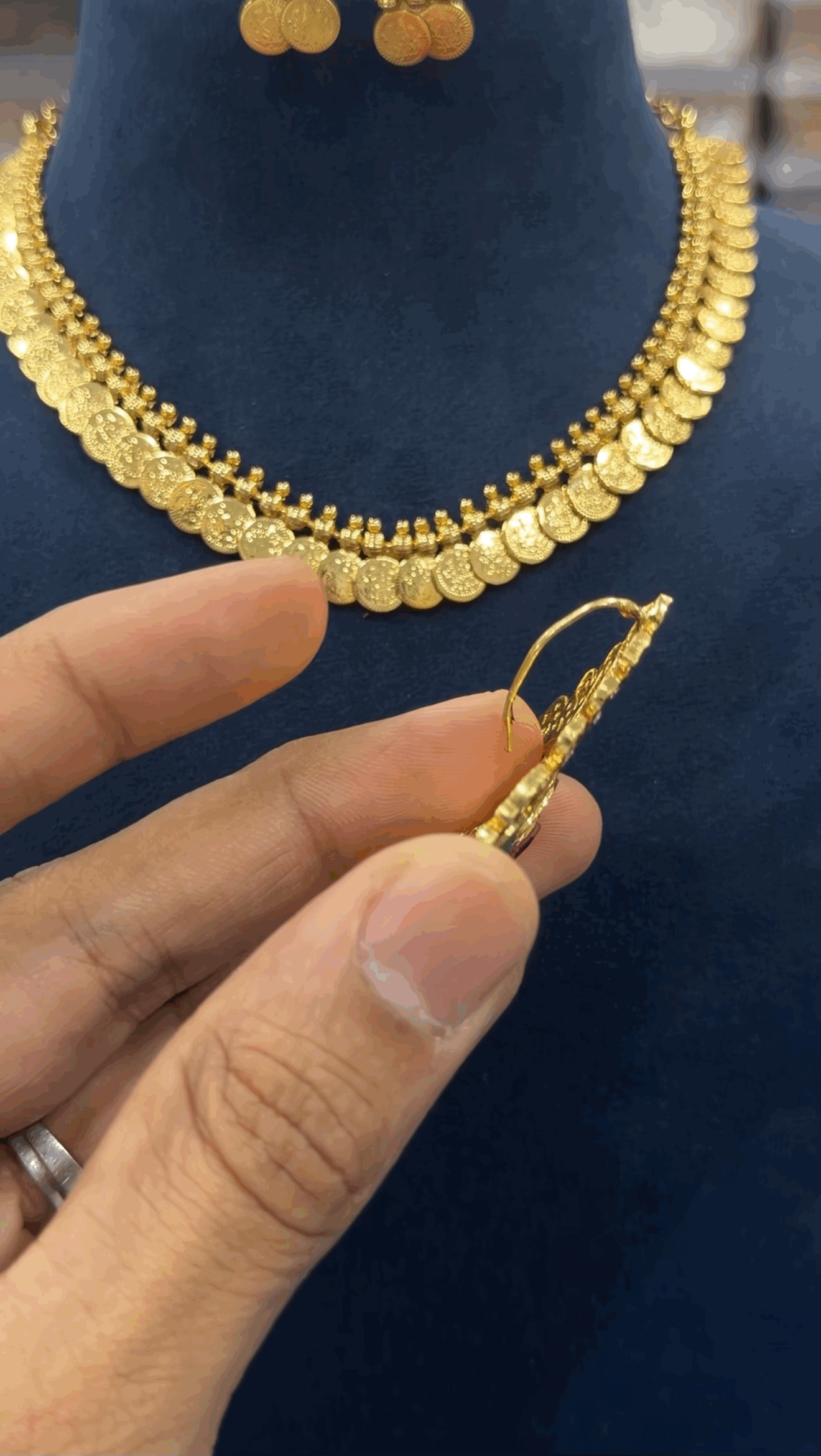 Kasu Neckset with Detachable Locket